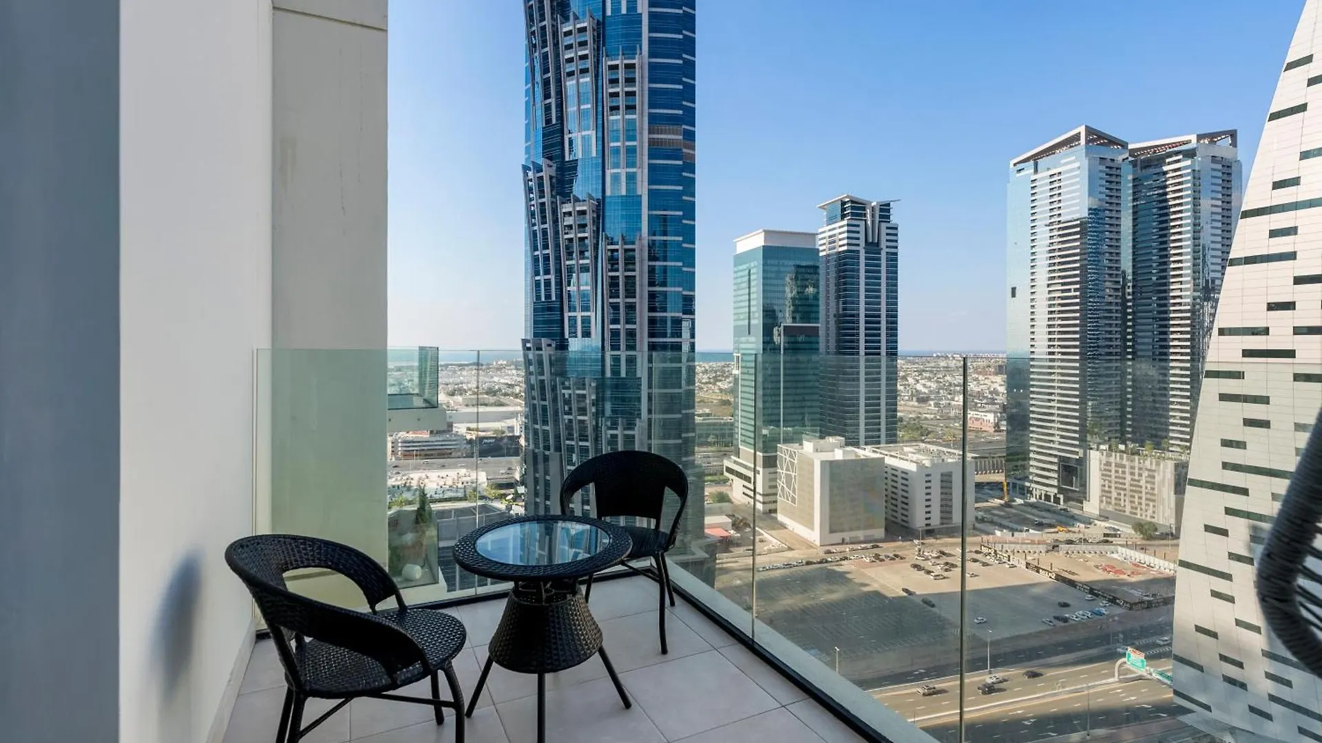 شقة Lux 2Br In Missoni Tower - 5 Mins To Burj Khalifa دبي